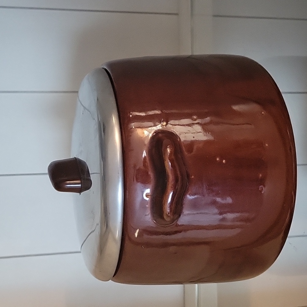 Westbend Ceramic Crock with Matching Lid Hot/Cold Server